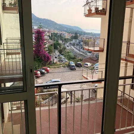 Brezza Marina Cefalu Апартаменти