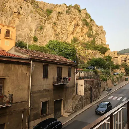 Brezza Marina Cefalu Апартаменти