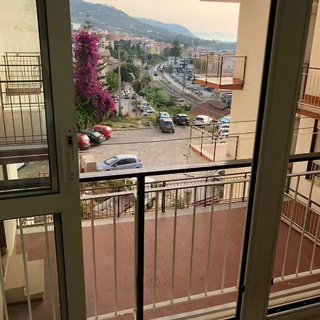 Апартаменти Brezza Marina Cefalu *